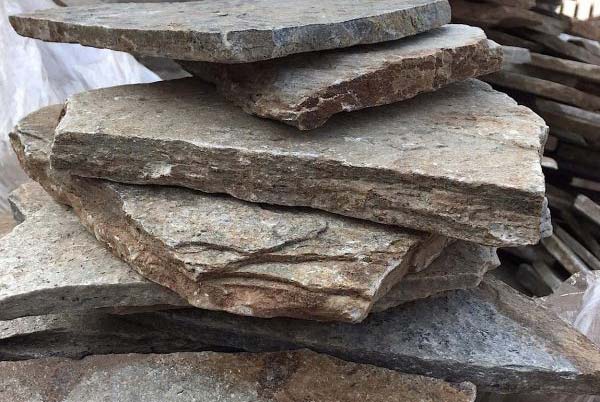 Beige-Quartzite-Vertical-Cladding-Closeup-600x402