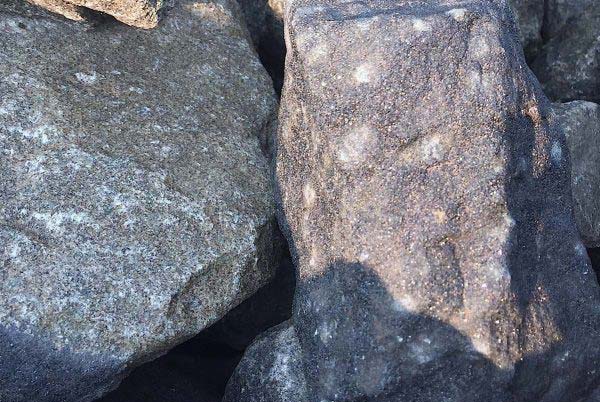 Charcoal-Shimmer-Random-Cladding-Closeup-600x402